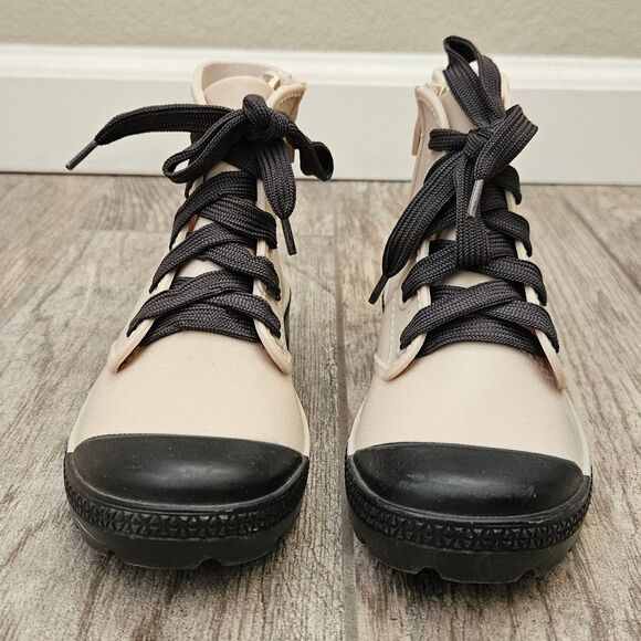 Cotton On Kids Stylish Cream and Black Ankle Boots Size 9-10 - Picture 2 of 11